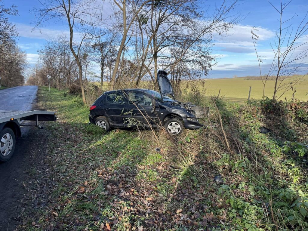 roncsautó autóbaleset autómentő autószállítás tréler VÁC M2 M0 DUNAKESZI